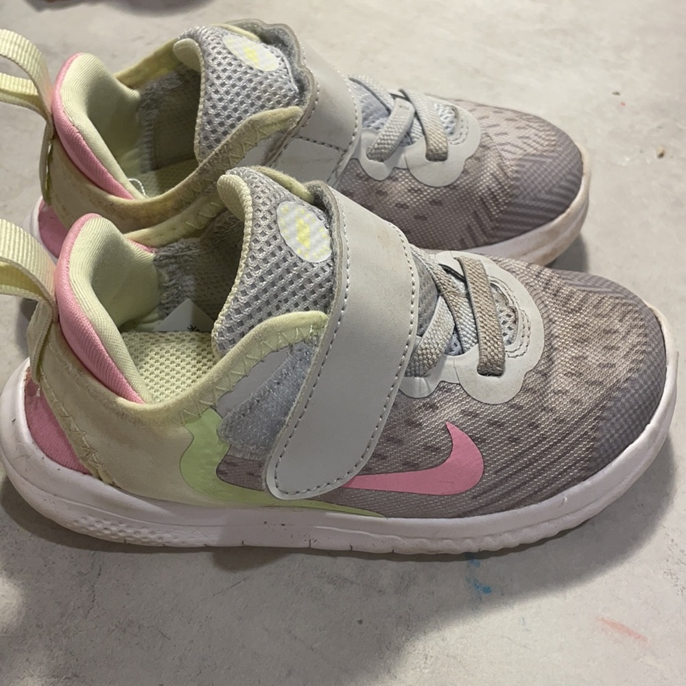 Nike Free RN toddler girls sneaker, size 9C